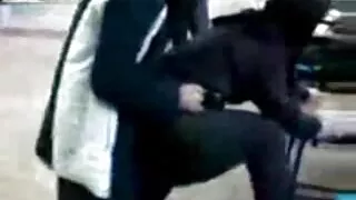 இளம் பொன்னிற ஒரு சூடான காதலன் வெற்றிகரமாக fucked