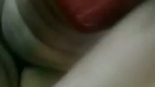 பையன் ஒரு பொன்னிற சே சே பிளவுக்குள் ஒரு சேவல் குத்தினான்