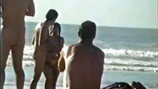 ரஷ்ய ஸ்லட் எலெனா கோஷ்கா படுக்கையில் ஒரு பெரிய சேவல் மீது குதிக்கிறார்