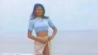 காதலனுடன் சரியாக ஃபக் செய்ய தனது மகளுக்கு பயிற்சி அளிக்க தாய் முயற்சிக்கிறார்
