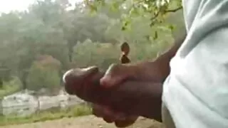 இளம் லத்தீன் தனது புண்டையில் ஒரு பெரிய சேவலை விட்டுவிட்டார்