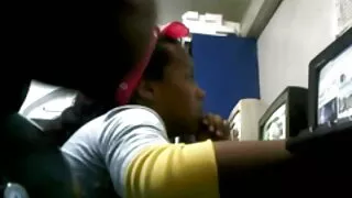 லெஸ்பியன் ஸ்ட்ரிப்பர் ஒரு வழக்கமான வாடிக்கையாளரால் விரல்